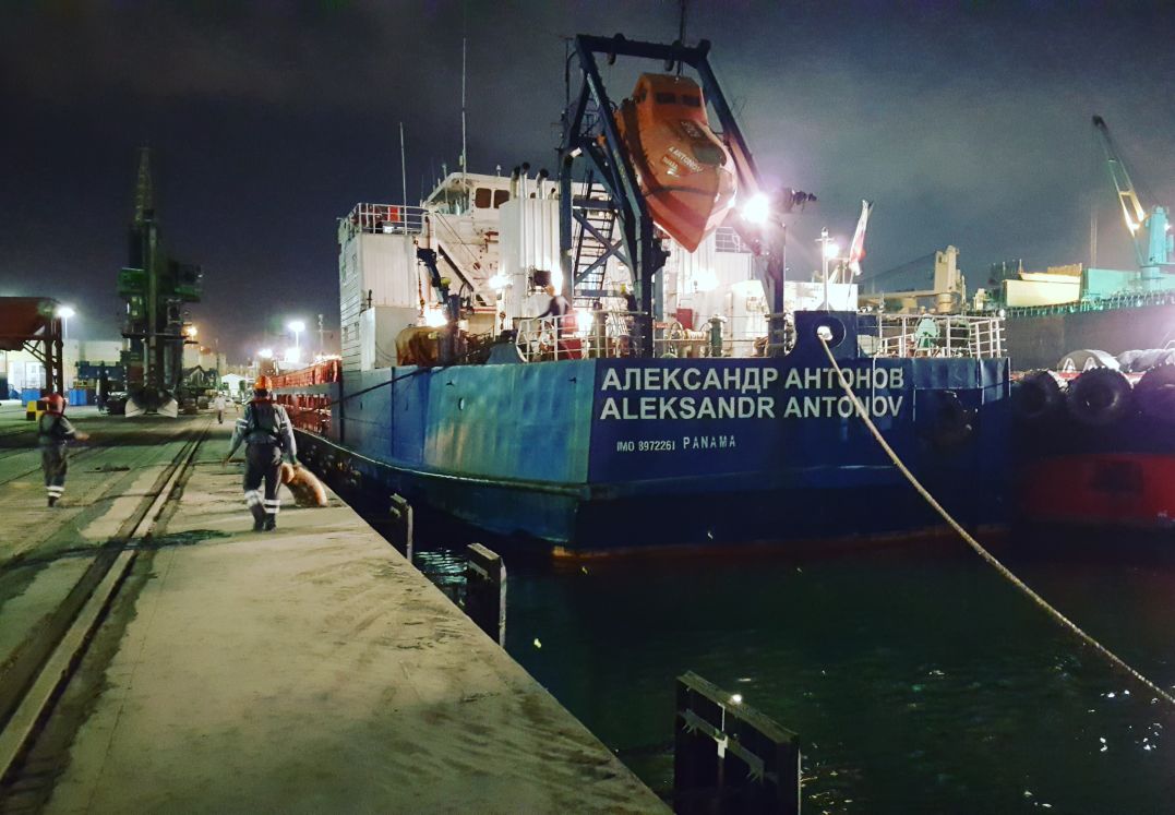 MV ALEKSANDR ANTONOV- DISCHARGING OPERATION